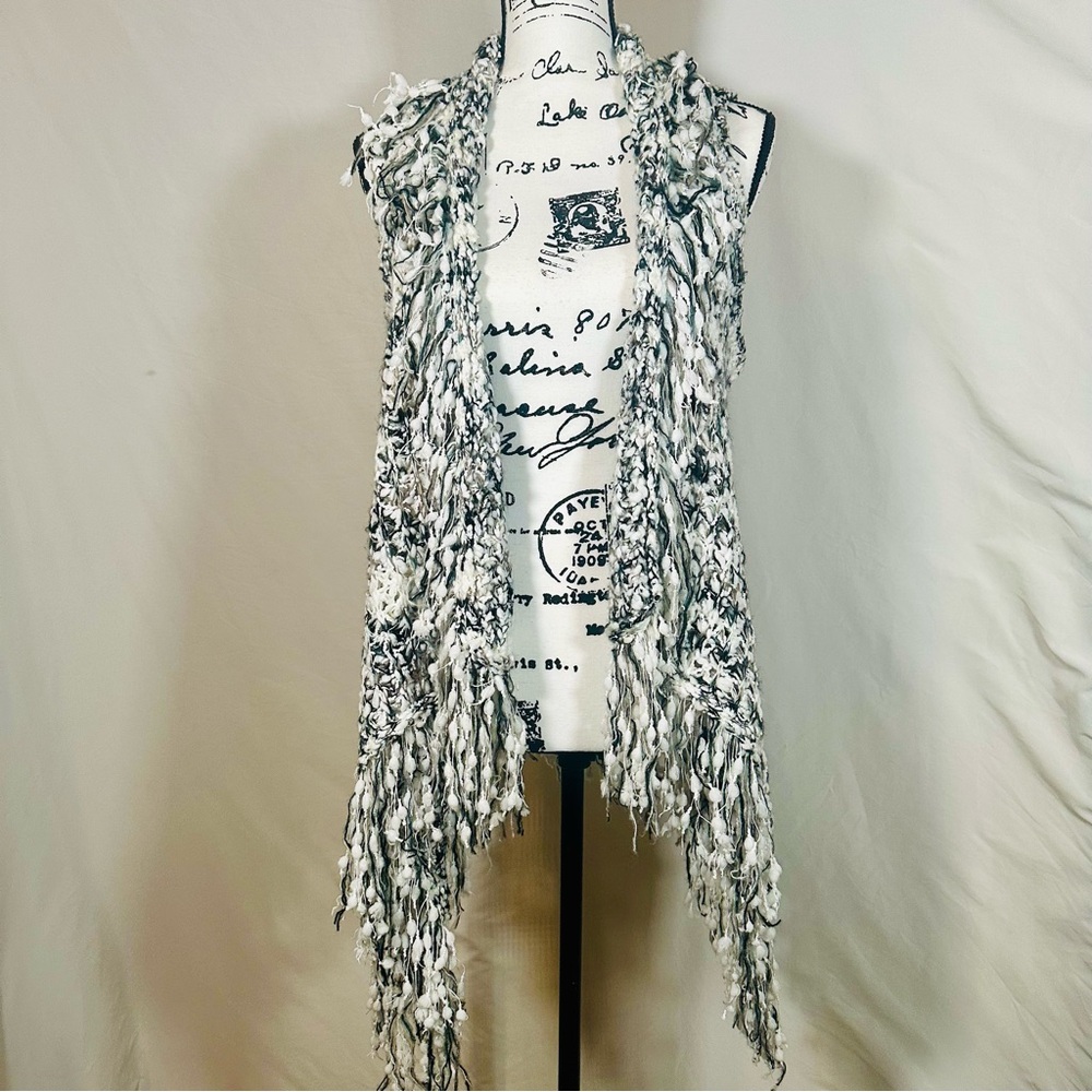 Cecico Crochet Knit Sleeveless Vest Women's Small Fringe Detail Lagenlook Boho